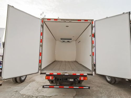 豹打天下，一馬當(dāng)鮮 中國重汽雪豹冷藏車引領(lǐng)停車服務(wù)新標(biāo)桿